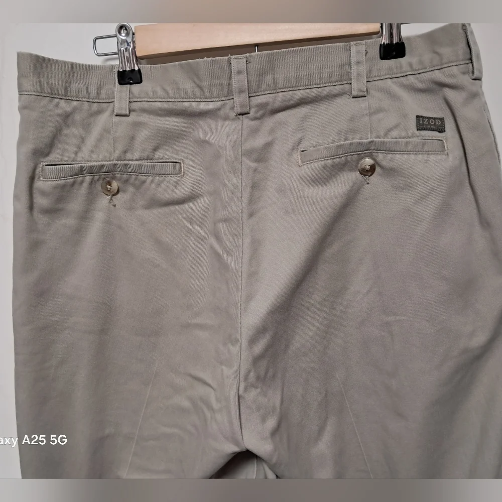 34x29 Izod Chinos 34X29 - Picture 6 of 7
